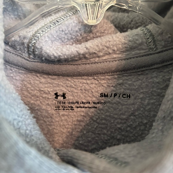 Boys Under Armour Gray Sweater Lightweight Breathable Performance SM - Picture 3 of 6